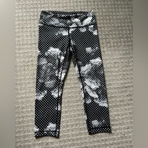 Lululemon wunder under crop size 6 cloud dot